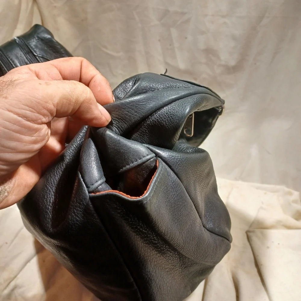 Coronado Leather Conceal Carry Messenger Bag - Picture 8 of 12